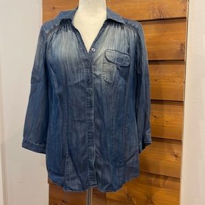 Chambray shirt with detail